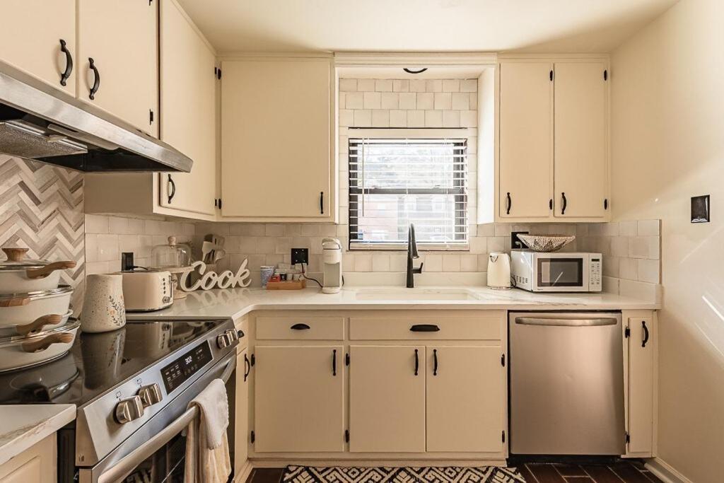 Elegant Townhome Retreat With King Bed Near I-10, Capitol, Fsu & Famu Tallahassee Zewnętrze zdjęcie