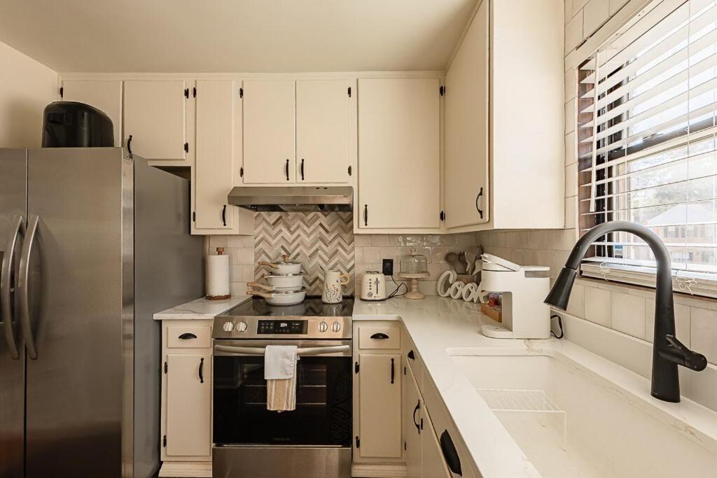 Elegant Townhome Retreat With King Bed Near I-10, Capitol, Fsu & Famu Tallahassee Zewnętrze zdjęcie